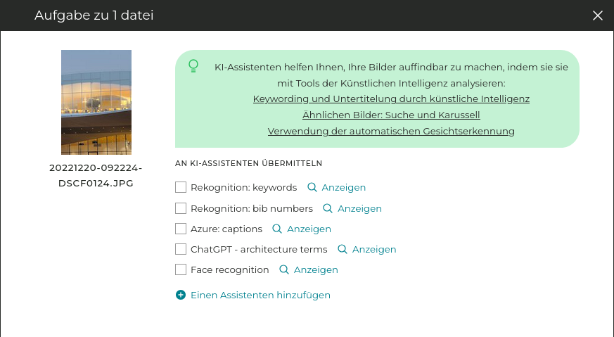 Lassen Sie Bilder bei Bedarf in Sekundenschnelle von KI-Assistenten analysieren, oder lassen Sie Bilder beim Hochladen automatisch analysieren.